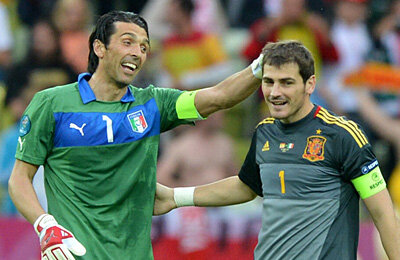 Короткий Спортс, Волкан Демирел, Клаудио Браво, Игорь Акинфеев, Ливерпуль, Уго Льорис, Андреас Исакссон, бундеслига Германия, Джо Харт, Дида, Йенс Леманн, Фабьен Бартез, Тим Ховард, Барселона, Жулио Сезар, Грегори Купе, Джанлуиджи Буффон, Ульриш Раме, Ян Облак, Микаэль Ландро, Аллан Макгрегор, Оливер Кан, Тибо Куртуа, ПСЖ, Марк Шварцер, Ювентус, Брэд Фридель, ЦСКА, Манчестер Юнайтед, Виктор Вальдес, Петр Чех, Эдвин ван дер Сар, серия А Италия, Хосе Рейна, Давид Де Хеа, Реал Мадрид, Ян Зоммер, Гильермо Очоа, Руй Патрисиу, Манчестер Сити, Стив Манданда, Юсси Яаскелайнен, премьер-лига Англия, Самир Ханданович, Каспер Шмейхель, Дэвид Джеймс, Мануэль Нойер, Ла Лига, Шэй Гивен, лига 1 Франция, Андрей Пятов, Фернандо Муслера, Морган де Санктис, Икер Касильяс