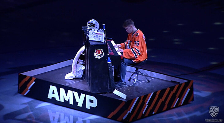 Вратарь сыграл на фортепиано легендарную «Memory» прямо перед матчем. Музыка помогает ему справиться со стрессом