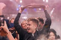 Йессе «JerAx» Вайникка, Топиас «Topson» Таавитсайнен, Йохан «n0tail» Сундштайн, Анатан «ana» Фам, Себастьян «Ceb» Дебс, The International, OG