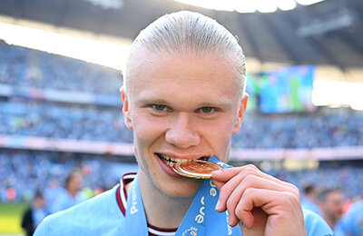 Манчестер Сити, премьер-лига Англия, болельщики, Пеп Гвардиола, Эрлинг Холанд, Кайл Уокер, Джон Стоунз, Джек Грилиш, Родри, Рико Льюис, Альф-Инге Холанд, Бернарду Силва, Кевин де Брюйне, Кэлвин Филлипс, Рубен Диаш