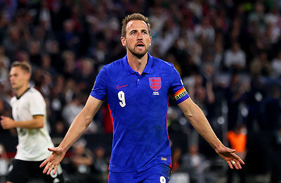 Сборная Аргентины по футболу, Криштиану Роналду, Сборная Нидерландов по футболу, Сборная Англии по футболу, Лионель Месси, Томас Мюллер, Герд Мюллер, Антуан Гризманн, Уэйн Руни, Сборная Италии по футболу, Тьерри Анри, Мишель Платини, Мемфис Депай, Серхио Рамос, Мирослав Клозе, Анхель Ди Мария, Оливье Жиру, Сборная Португалии по футболу, Сборная Германии по футболу, Сборная Испании по футболу, Сборная Франции по футболу, Пеле, Роналдо, Роналдиньо, Неймар, Сборная Бразилии по футболу, Луиш Фигу, Карим Бензема, Зинедин Зидан, Харри Кейн, Гари Линекер, ПСЖ, Реал Мадрид