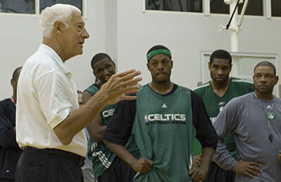 Боб Кузи, Ред Ауэрбах, Билл Расселл, НБА, Бостон