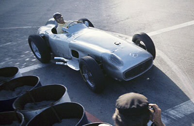 24 часа Ле-Мана, Гран-при США, почитать, Марио Андретти, Стирлинг Мосс, Хуан-Мануэль Фанхио, Джон Сертис, Фил Хилл, 500 миль Индианаполиса, Индикар, Джек Брэбэм, Мерседес, Бугатти, ретро, Феррари
