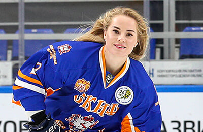девушки и спорт, олимпийский хоккейный турнир жен, женский хоккей, Женская хоккейная лига, сборная России жен, Олимпиада-2022, бизнес, СКИФ, болельщики, детский хоккей, Ангелина Гончаренко