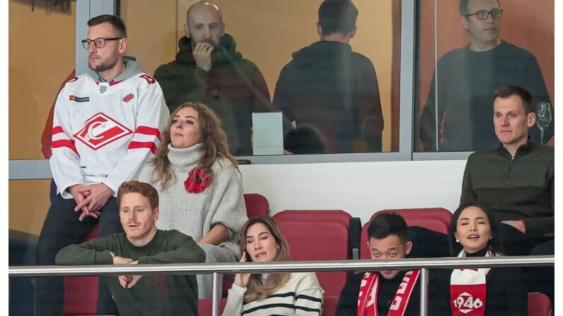 «Давайте в перерыв сходим на хоккей». Ребров рассказал, кто был инициатором идеи посетить матч КХЛ «Спартак» - ЦСКА