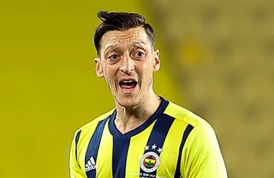 Арда Туран, Месут Озил, Истанбул, Бешикташ, Фенербахче, Галатасарай, Эльвин Керимов, высшая лига Турция, Бурак Йылмаз, Джюнейт Чакыр