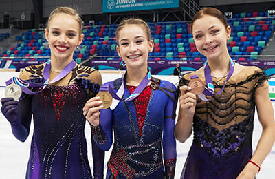 мужское катание, Аделия Петросян, Софья Акатьева, Глеб Лутфуллин, Анастасия Зинина, Кирилл Сарновский, ISU, танцы на льду, пары, Артем Ковалев, женское катание, Гран-при среди юниоров, Финал Гран-при по фигурному катанию, Вероника Жилина, Софья Муравьева, Илья Яблоков, Софья Самоделкина, Егор Рухин, сборная России