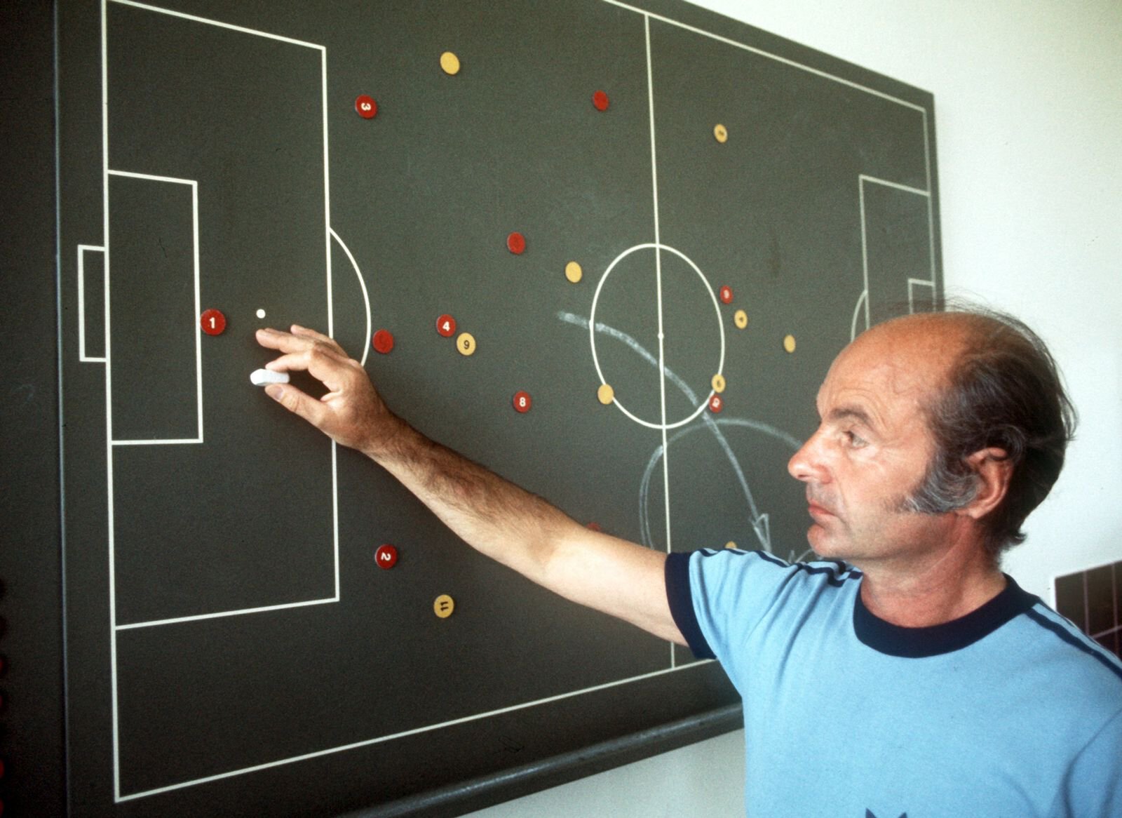 Отец японского футбола, почетный вождь могикан, помощник Хербергера и Шёна: крутая карьера Деттмара &#171;Наполеона&#187; Крамера