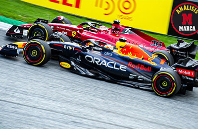 Чжоу Гуаньюй, Шарль Леклер, Мерседес, Джордж Расселл, Серхио Перес, Карлос Сайнс, Фернандо Алонсо, Макларен, Льюис Хэмилтон, Ландо Норрис, Ред Булл, Феррари, почитать, Формула-1, Макс Ферстаппен