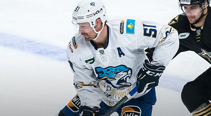 Покер за 24 минуты! Канадский защитник психанул и в одиночку обыграл «Адмирал»