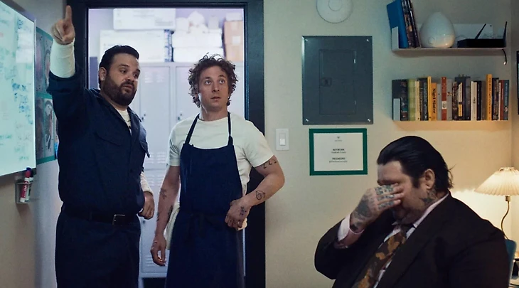 Кадр из третьего сезона сериала «Медведь»