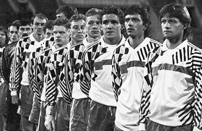 Сборная России по футболу, Сборная Исландии по футболу, Павел Садырин, Сергей Юран, Сергей Кирьяков, сборная Югославии, Игорь Шалимов, Игорь Добровольский, Виктор Онопко, Сергей Колотовкин, Валерий Карпин, Лужники