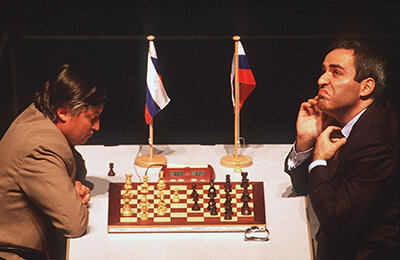 Флоренсио Кампоманес, Анатолий Карпов, Владимир Крамник, Гарри Каспаров, матч на первенство мира, Найджел Шорт, Веселин Топалов, ФИДЕ