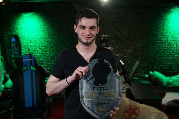 Ришар «shox» Папильон, Денис «seized» Костин, Егор «flamie» Васильев, Кенни «kennyS» Шраб, Фабьен «Kioshima» Фье, Винсен «Happy» Шопенгауэр, Адиль «ScreaM» Бенрлитом, Зайнаб «zAAz» Турки, Жоаким «jkaem» Мирбостад, Шазеб «ShahZaM» Хан, Джулия «juliano» Киран