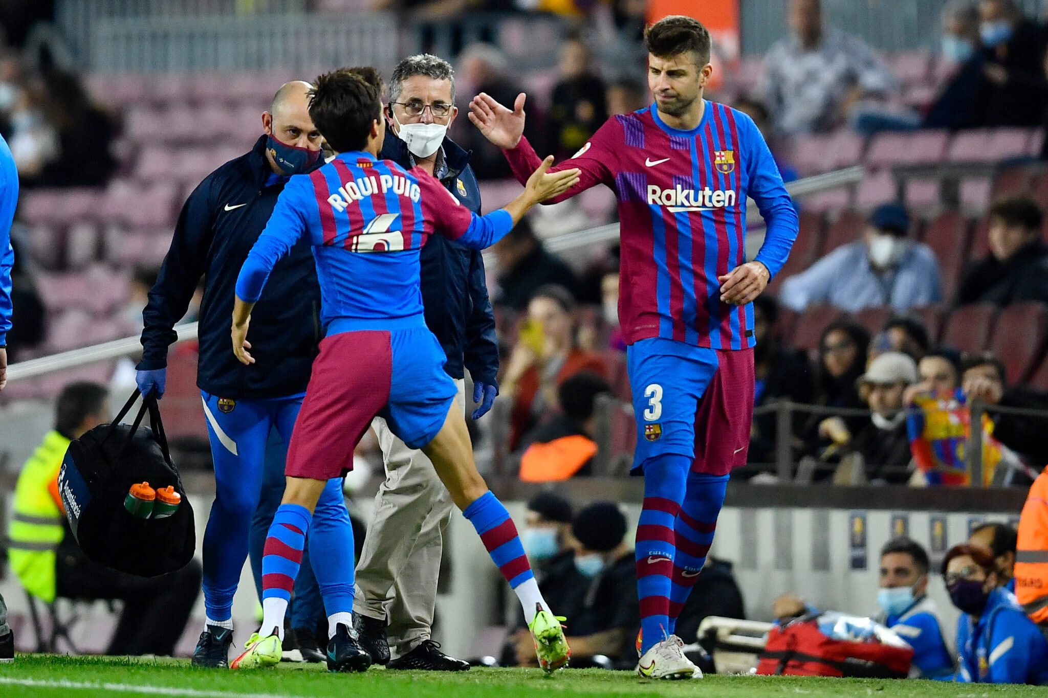 Барселона, Рики Пуч, Жерар Пике, Адама Траоре, Арнау Тенас