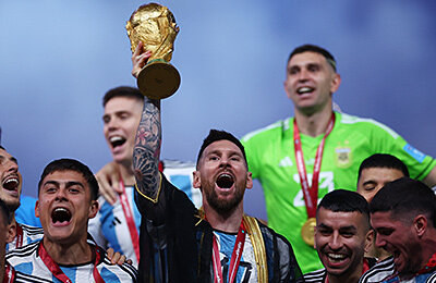 Сборная Германии по футболу, Роже Милла, Олег Саленко, Роналдиньо, Сборная России по футболу, Сборная Бразилии по футболу, Робин ван Перси, Сборная Испании по футболу, Бебето, Зинедин Зидан, Йохан Кройфф, сборная Камеруна по футболу, Бобби Мур, Гордон Бэнкс, Пеле, Марко Матерацци, Сборная Нидерландов по футболу, Икер Касильяс, Сборная Англии по футболу, Сборная Уругвая по футболу, Сборная Аргентины по футболу, чемпионат мира, ЧМ-2022, Луис Суарес, Диего Марадона, Сборная Италии по футболу, Роналдо, Лионель Месси