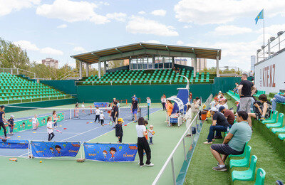 «Мама, запиши меня на теннис». В столице прошел Open Air в честь юбилея Федерации тенниса и дня защиты детей