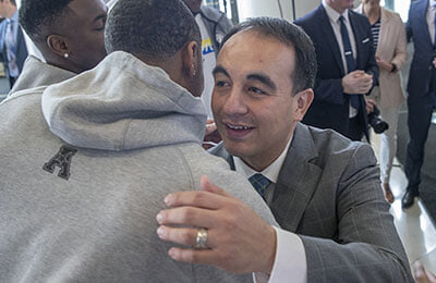 НБА, Шэмс Чарания, Марк Лори, Алекс Родригес, Глен Тэйлор, Герссон Росас, Миннесота