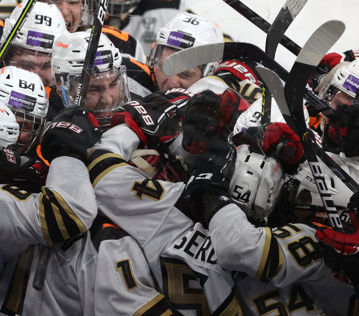 Омск и Магнитогорск выдали огненную развязку в решающем матче: «Ястребы» спаслись с 1:4 и выиграли во втором овертайме