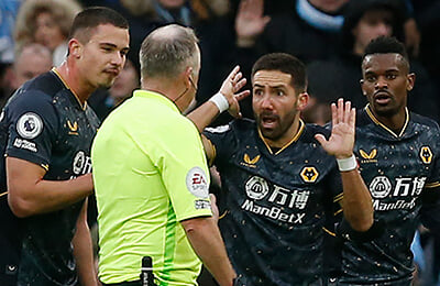 Джонатан Мосс, Андре Марринер, видеоповторы, Рауль Хименес, Жоау Моутинью, Манчестер Сити, Бруну Лаже, Рахим Стерлинг, судьи, премьер-лига Англия, Вулверхэмптон