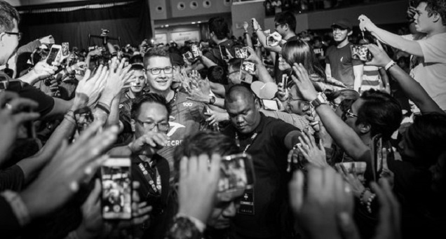 Team Empire, Team Secret, EHOME, Complexity, Mineski, Wings, ESL One Manila