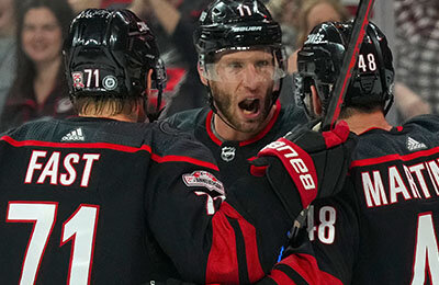 НХЛ, Род Бринд′Амор, Андрей Свечников, Макс Пачиоретти, Каролина