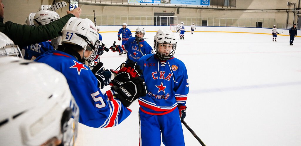 «В России созданы условия, чтобы растить хороших хоккеистов». О подкатках, миграции между школами и отъезде за рубеж