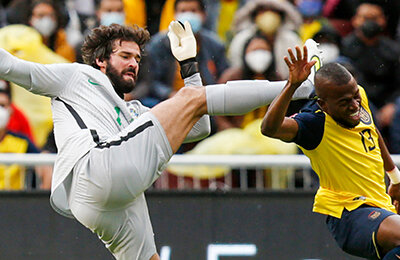 Феликс Торрес, Вильмар Рольдан, Алиссон, Эмерсон Роял, Каземиро, Матеус Кунья, Александер Домингес, Первис Эступиньян, Эннер Валенсия, Микаэль Эстрада, Сборная Бразилии по футболу, Сборная Эквадора по футболу, ЧМ-2022, квалификация ЧМ-2026 Южная Америка