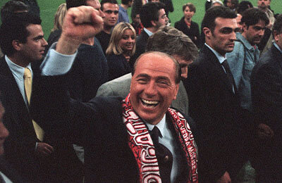 Сильвио Берлускони, Милан, Лига чемпионов УЕФА, Карло Анчелотти, Адриано Галлиани, Фабио Капелло, Андрей Шевченко, Джанлуиджи Лентини, Марко ван Бастен, Арриго Сакки, Роберто Баджо, серия А Италия