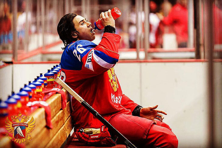 «Жена разбудила и сказала, что нас обменяли. Ответил: «Да хорош, не может быть». Романов – о переходе из «Монреаля» и контракте с «Айлендерс»