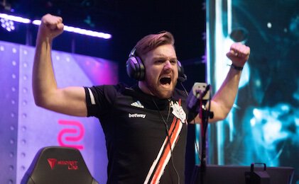 PGL Major Antwerp, Мейджоры, Шоу «На банане», Реклама