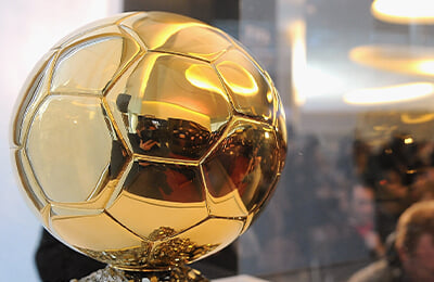 Манчестер Юнайтед, Сборная Нидерландов по футболу, Ла Лига, почитать, Милан, ПСЖ, бундеслига Германия, Барселона, Золотой мяч, Сборная Германии по футболу, Йохан Кройфф, Ювентус, лига 1 Франция, Зинедин Зидан, премьер-лига Англия, Сборная Франции по футболу, Криштиану Роналду, Реал Мадрид, Сборная Аргентины по футболу, серия А Италия, Сборная Португалии по футболу, Руд Гуллит, Лионель Месси, Короткий Спортс