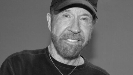 Умер Чак Норрис. Легенде боевиков было 86 лет