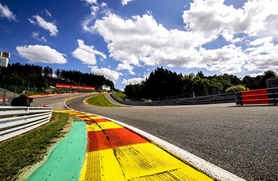 серия W, Айртон Сенна, ретро, почитать, Льюис Хэмилтон, Макс Ферстаппен, Формула-1, Себастьян Феттель, Гран-при Бельгии, Спа-Франкоршам, Формула-2, Антуан Юбер, Каллум Айлотт, Ландо Норрис