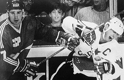 Кубок мира, Майк Кинэн, Владимир Крутов, Сергей Макаров, Сергей Мыльников старший, Вячеслав Фетисов, Марио Лемье, Алексей Касатонов, Александр Семак, сборная СССР, Даг Гилмор, Уэйн Гретцки, Пол Коффи, Грант Фюр, Игорь Ларионов, Сборная Канады по хоккею с шайбой