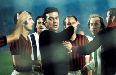 Алехандро Эрнандес Эрнандес, Севилья, Диего Марадона, Спортинг Хихон, Антонио Матеу Лаос, Ла Лига, Кубок Короля Испании, Фернандо Торрес, Атлетик, Хесус Хиль Мансано, Карлос Веласко Карбальо, Анхель Франко