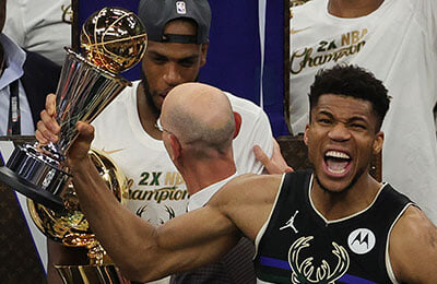 Джастин Джексон, Яннис Адетокумбо, Брин Форбс, Элайджа Брайант, Джефф Тиг, Джордан Нвора, НБА, Бобби Портис, Крис Миддлтон, НБА плей-офф, Мамади Диаките, Донте Дивинченцо, Финикс, Брук Лопес, Аксель Тупан, Пи Джей Такер, Милуоки, Танасис Адетокумбо, Пэт Коннотон, Дрю Холидэй, Сэм Меррилл