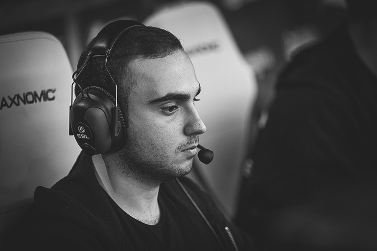 Ninjas in Pyjamas, NAVI, Team Empire, Alliance, Mamas Boys, 5Jungz, OG, Pari Parni, The Frankfurt Major 2015