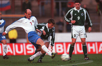 Инго Херцш, Олег Романцев, Сборная Германии по футболу, Сборная России по футболу, Владимир Бесчастных, Виктор Онопко, Егор Титов, Сергей Семак, Рональд Мауль, Шон Данди, Евгений Корнюхин, Бернд Шнайдер, Ларс Риккен, Ханс-Йорг Бутт, Хайко Гербер