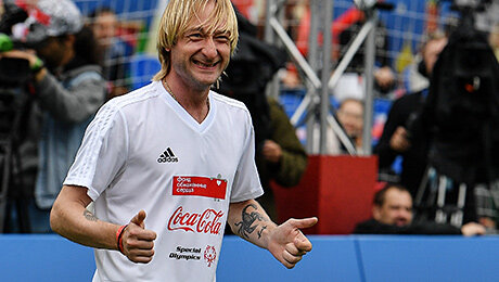 Скрытая страсть Плющенко – футбол. Дружит с Дель Пьеро, болел за «Зенит» и ссорился с Кержаковым