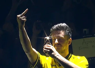 Почему фанаты посылают Апекса на ###?