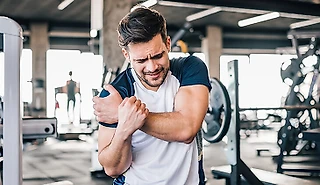 5 главных ошибок в спортзале, из-за которых можно серьезно травмировать плечо