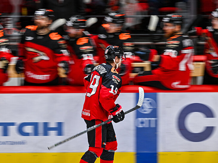 😍 Вам надо увидеть голевой пас Ткачева – он без смены кружил на льду четыре минуты