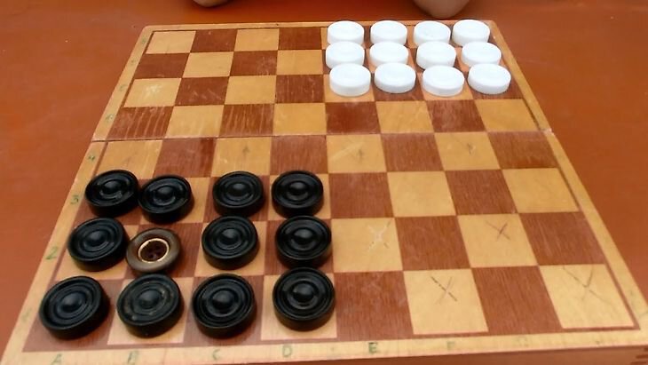 Как играть в «Уголки» на шахматной доске?
