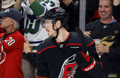 НХЛ, Шейн Гостисбеер, Каролина, Андрей Свечников, Себастьян Ахо