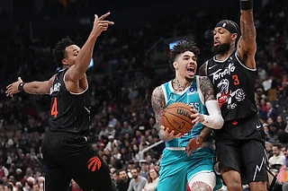 День крика в Торонто: Ламело орал, прося передачу, тренер «Рэпторс» громко праздновал победу