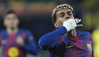 Ямаль довел соперника до красной, забил – и свистнул трибунам. Потроллил фанатов «Вильярреала»