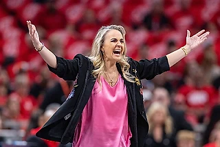 Бекки Хэммон – самый успешный тренер в современном баскетболе