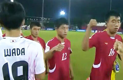 Кулаки вместо рукопожатий: так сборная КНДР встретила Японию на юношеском ЧМ. Разозлили