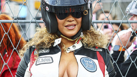 Вип-налет на «Ф-1» в Лас-Вегасе – но Бейонсе с очень смелым декольте затмила всех